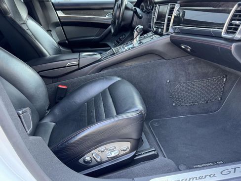 Used 2016 Porsche Panamera GTS image 19