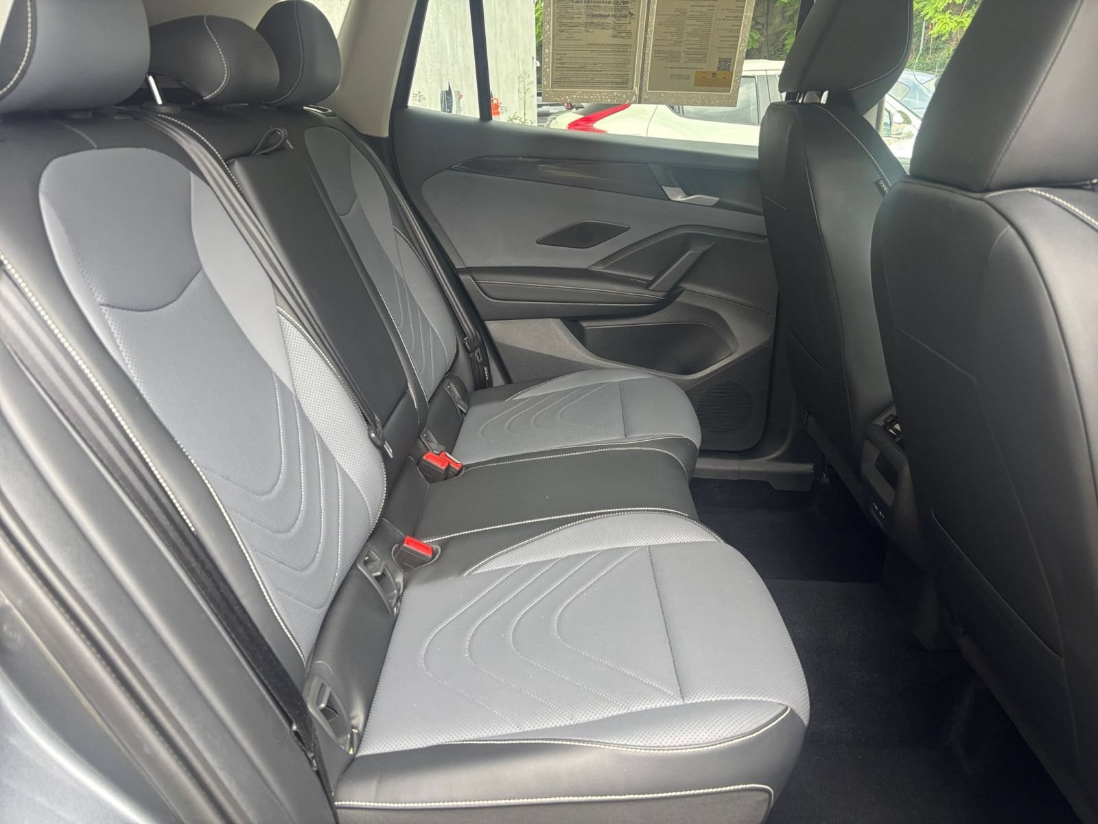 Used 2026 Volkswagen Tiguan SE FWD image 40