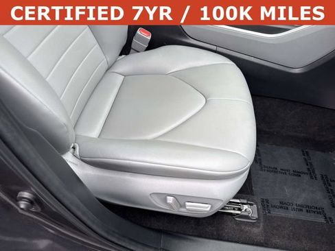 Used 2023 Toyota Highlander XLE AWD/4WD image 10
