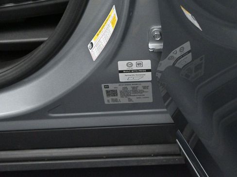 Certified 2024 Cadillac XT6 Premium Luxury w/ LPO, Floor Liner Package AWD/4WD image 43