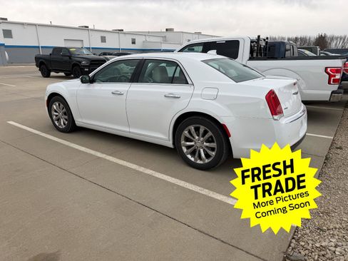 Used 2018 Chrysler 300 Limited w/ Safetytec Plus Group image 5