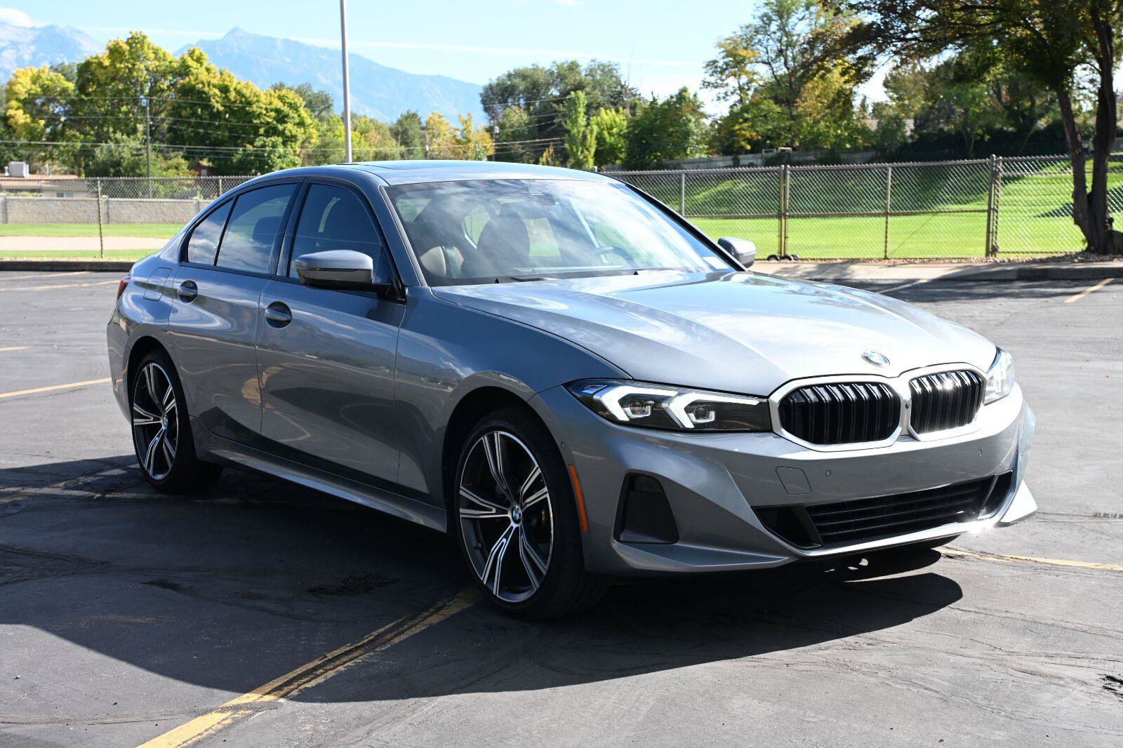 Used 2023 BMW 330i xDrive Sedan w/ Premium Package AWD/4WD image 7