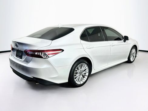 Used 2020 Toyota Camry XLE FWD image 9