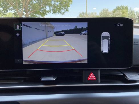 Used 2025 Kia Carnival FWD image 20