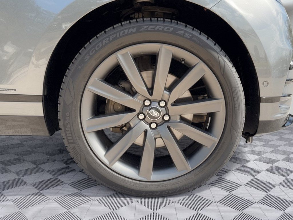 Used 2018 Land Rover Range Rover Velar R-Dynamic HSE AWD/4WD image 13