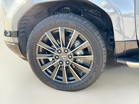 Used 2024 Lexus GX 550 w/ Accessory Package (Z1) image 43