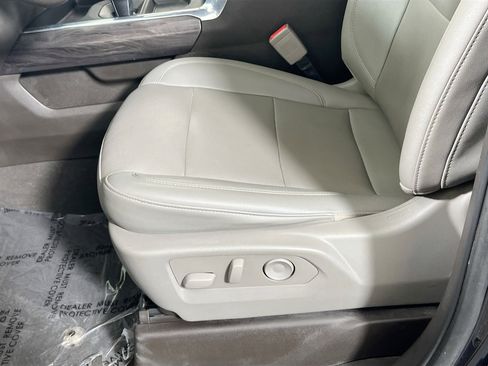 Used 2022 Chevrolet Silverado 1500 LTZ w/ LTZ Convenience Package II image 19