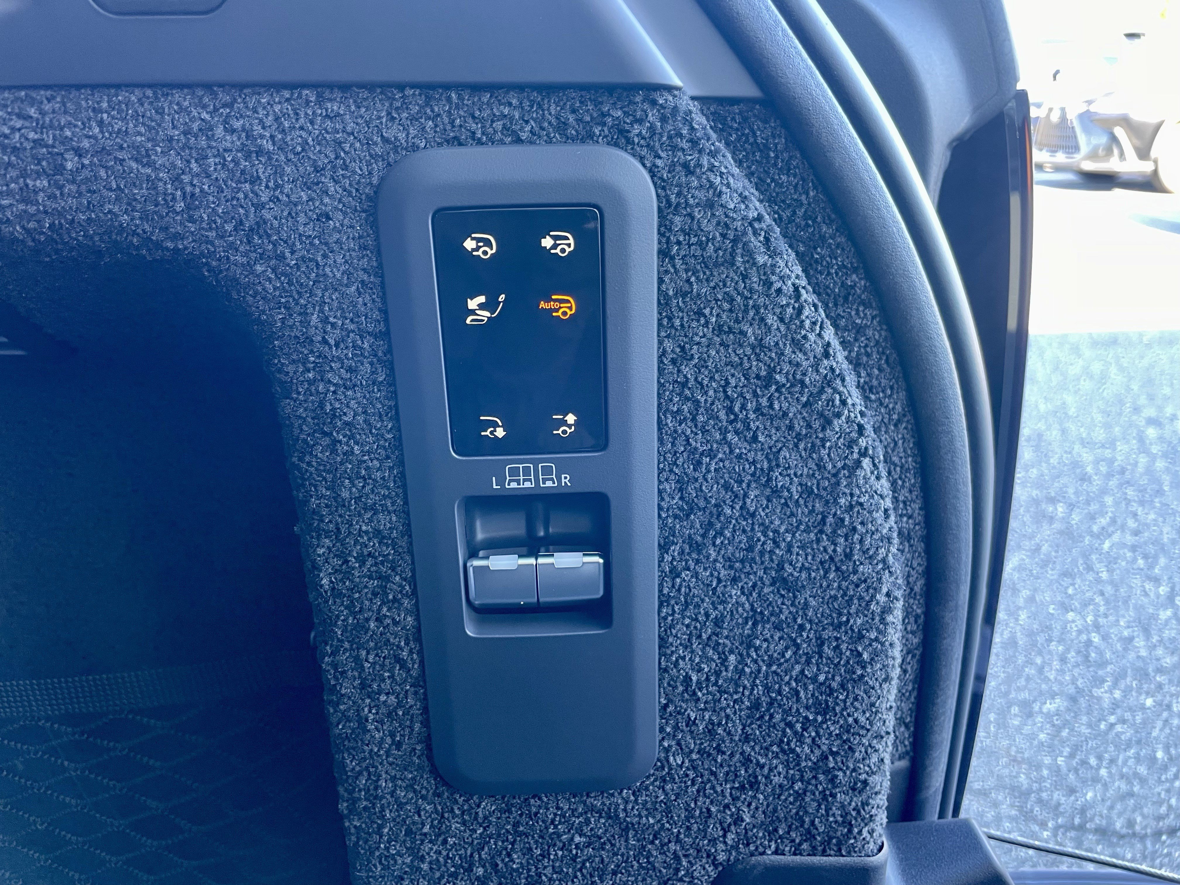 New 2026 Land Rover Range Rover Autobiography AWD/4WD image 38