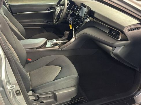 Used 2022 Toyota Camry LE image 9