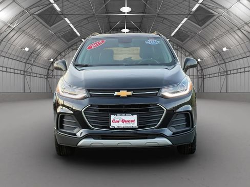 Used 2019 Chevrolet Trax LT w/ LT Convenience Package AWD/4WD image 2