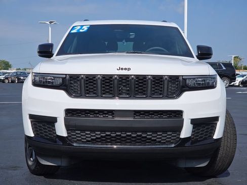 Used 2025 Jeep Grand Cherokee L Altitude RWD image 12