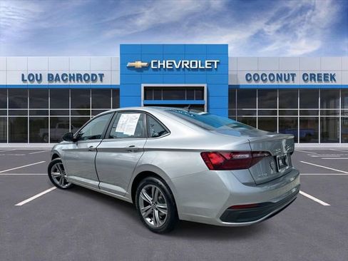 Used 2024 Volkswagen Jetta SE FWD image 6