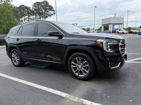 Used 2023 GMC Terrain SLT AWD/4WD image 12