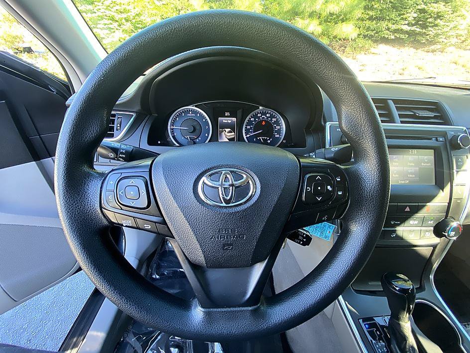 Used 2017 Toyota Camry LE FWD image 14