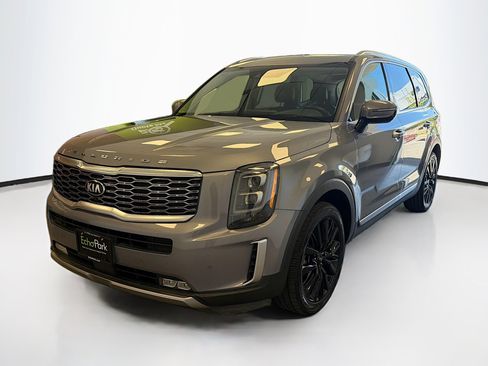 Used 2021 Kia Telluride SX w/ SX Prestige Package image 3