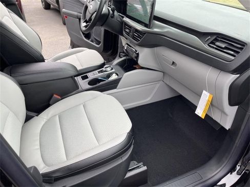 New 2025 Ford Escape Base image 28