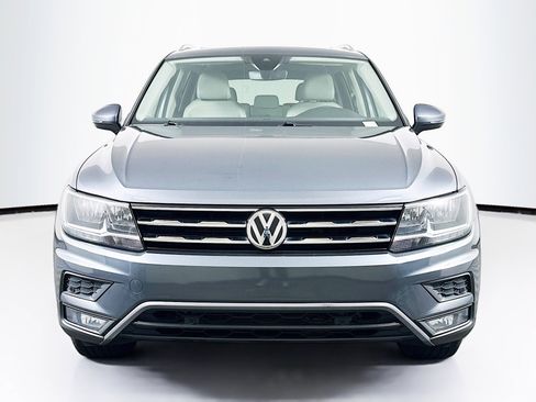 Used 2020 Volkswagen Tiguan SEL w/ 3rd Row Seat Package image 2