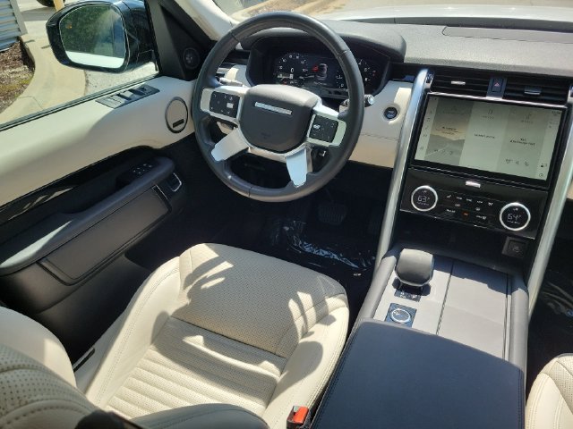 Used 2024 Land Rover Discovery S AWD/4WD image 17