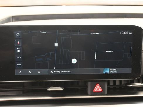 Used 2025 Kia Carnival FWD image 17