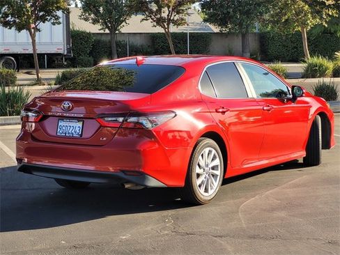 Used 2023 Toyota Camry LE image 5