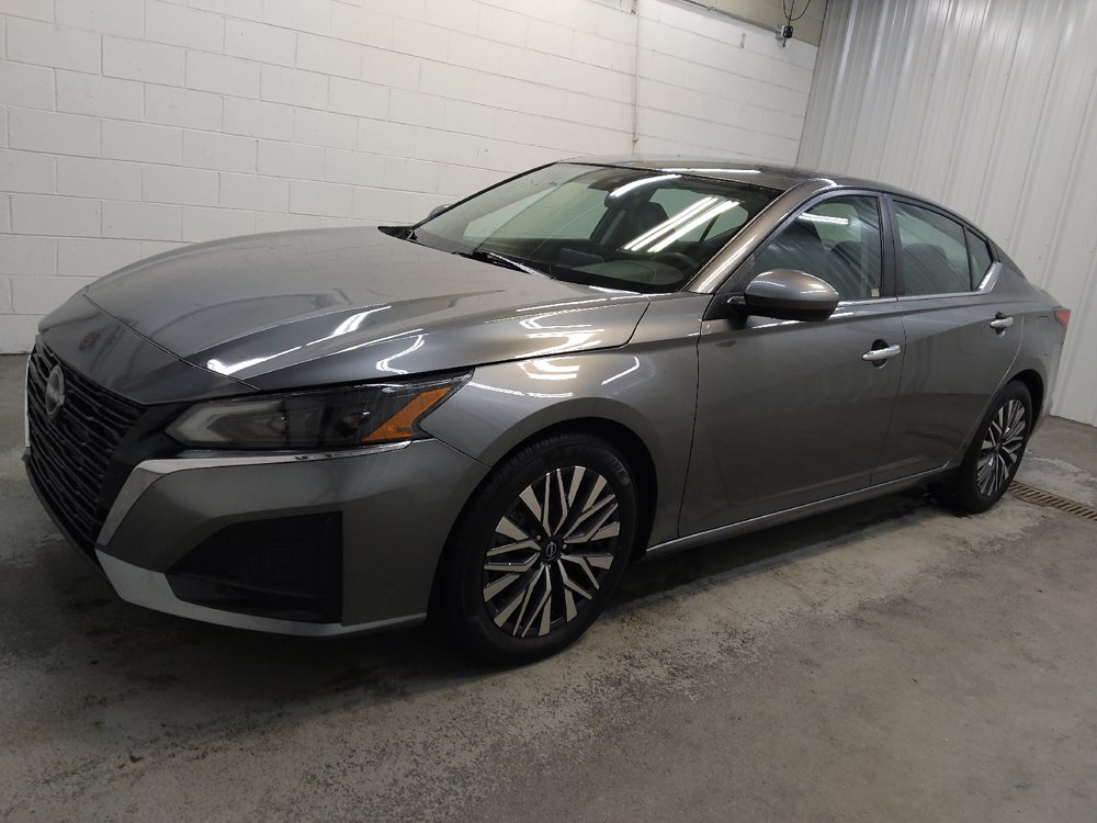 Used 2023 Nissan Altima 2.5 SV FWD image 2
