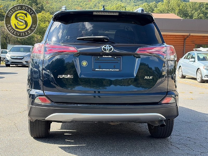 Used 2018 Toyota RAV4 XLE FWD image 5