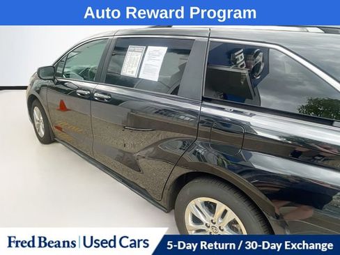 Used 2025 Toyota Sienna XLE w/ XLE Plus Package AWD/4WD image 5