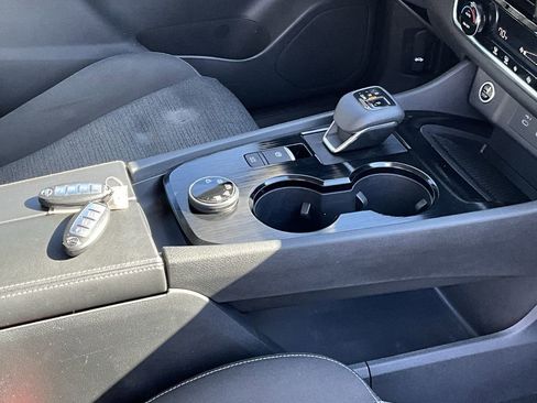 Used 2021 Nissan Rogue SV image 16