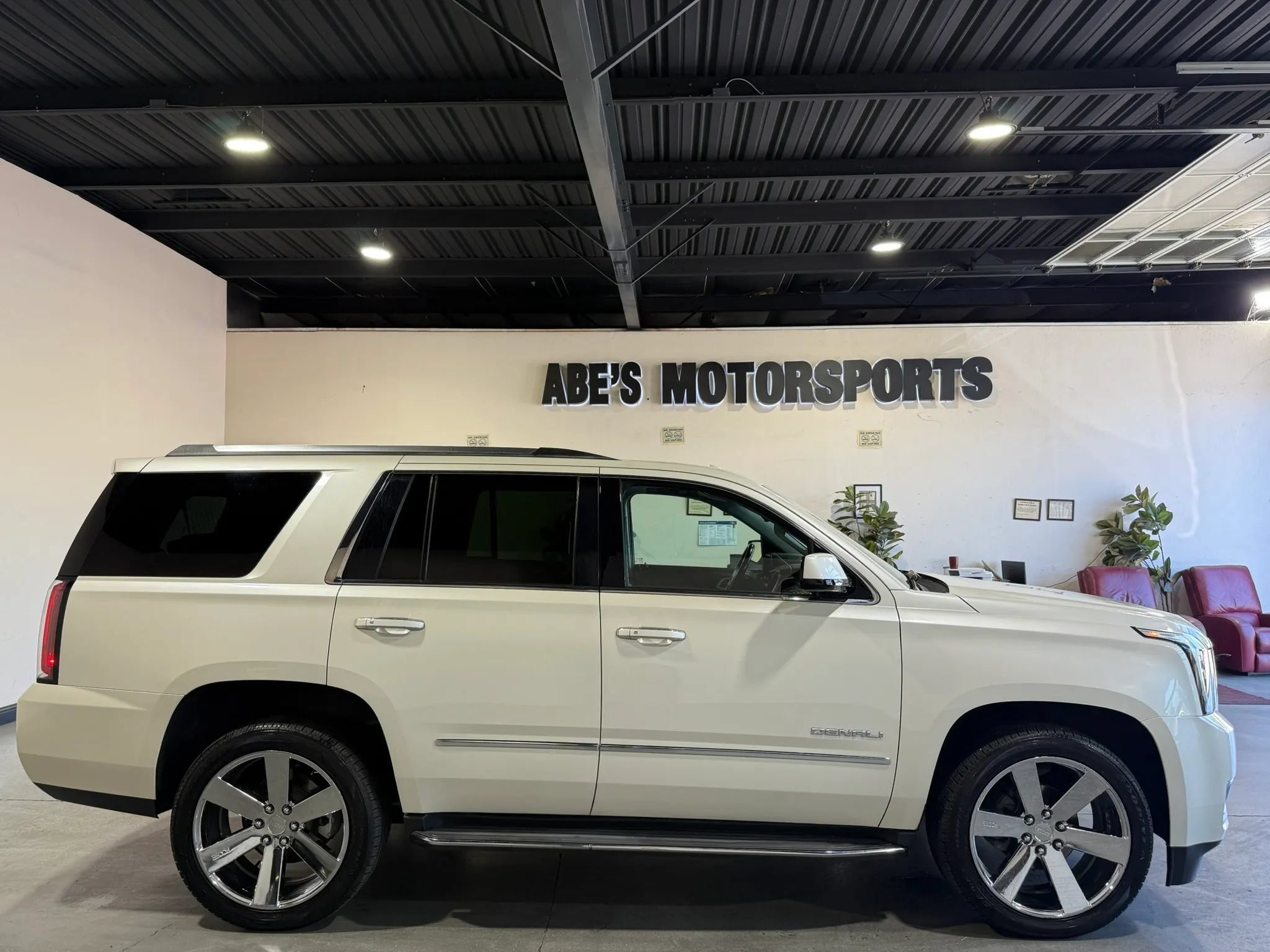 Used 2015 GMC Yukon Denali w/ Open Road Package AWD/4WD image 4