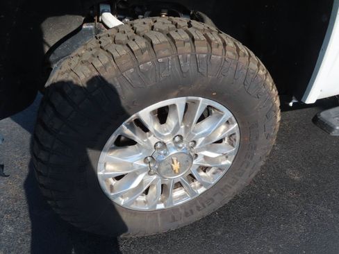 Used 2022 Chevrolet Silverado 3500 High Country w/ Safety Package II AWD/4WD image 11