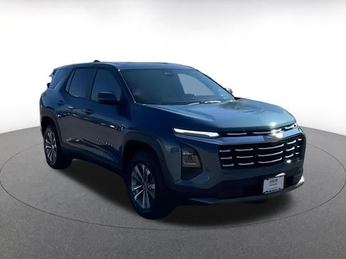 Used 2025 Chevrolet Equinox LT image 3