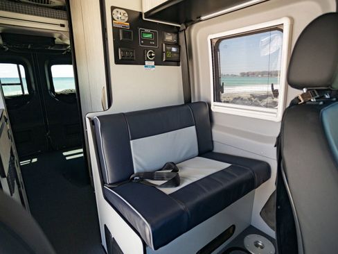 Used 2022 Mercedes-Benz Sprinter 2500 image 37