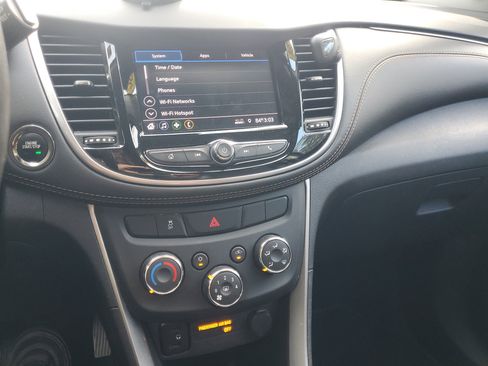 Used 2022 Chevrolet Trax LT w/ Midnight Edition image 24