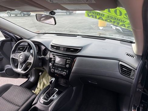 Used 2017 Nissan Rogue SV image 37