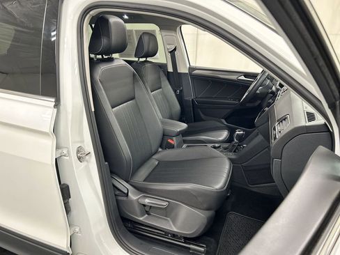 Used 2023 Volkswagen Tiguan SE AWD/4WD image 23