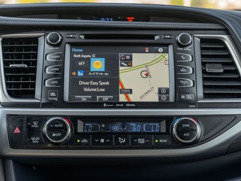 Used 2017 Toyota Highlander Limited image 28