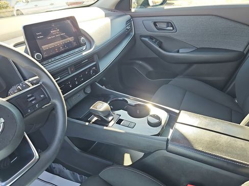 Used 2023 Nissan Rogue S image 31