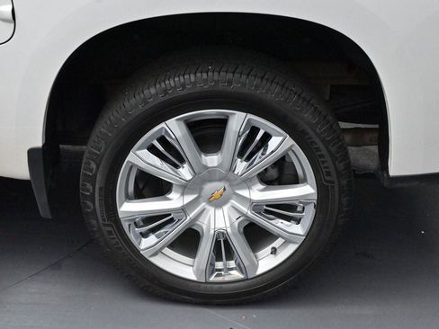 Used 2022 Chevrolet Silverado 1500 High Country w/ High Country Premium Package AWD/4WD image 32