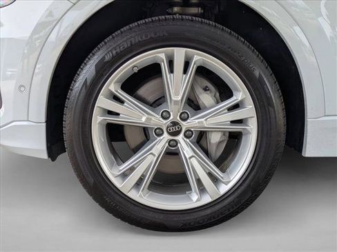 Used 2023 Audi Q8 Premium Plus image 10