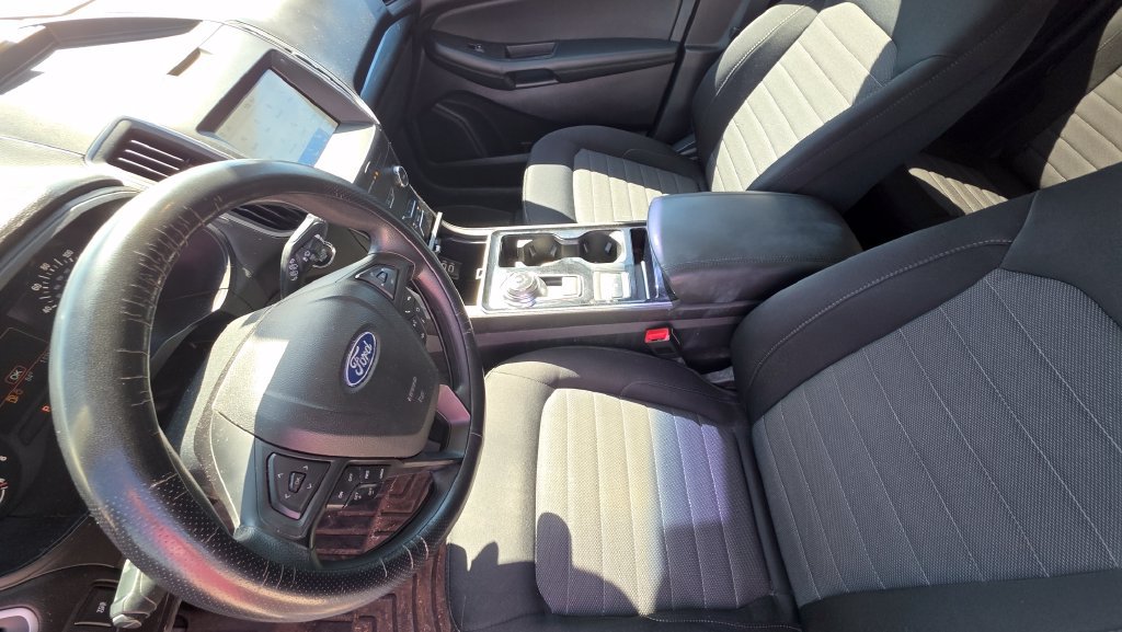 Used 2020 Ford Edge SE FWD image 12