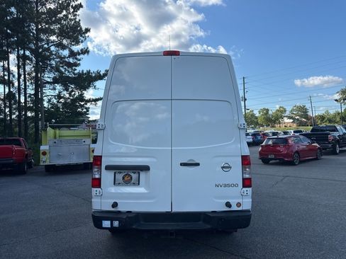 Used 2018 Nissan NV 3500 SV image 33
