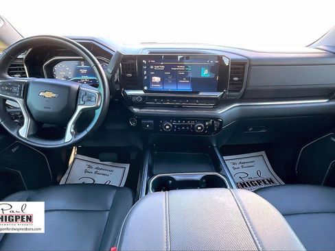 Used 2024 Chevrolet Silverado 2500 LTZ w/ LTZ Convenience Package image 15