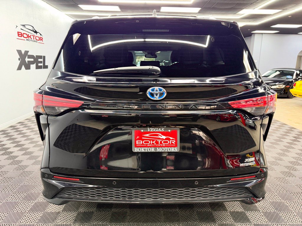 Used 2021 Toyota Sienna XSE w/ XSE Plus Package FWD image 12