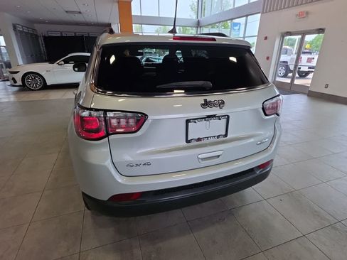 Used 2024 Jeep Compass Latitude AWD/4WD image 12