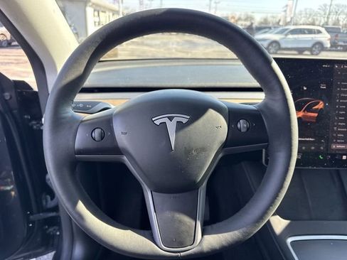 Used 2024 Tesla Model Y Standard Range image 17