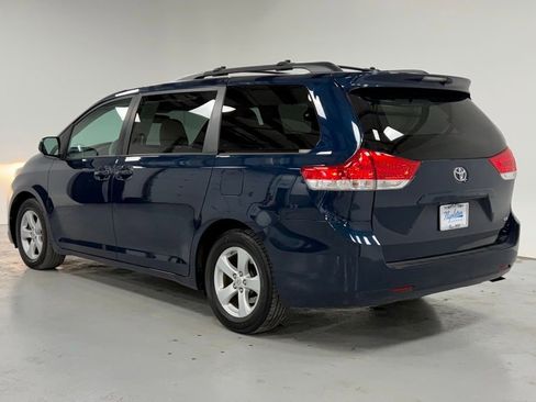 Used 2011 Toyota Sienna LE image 3