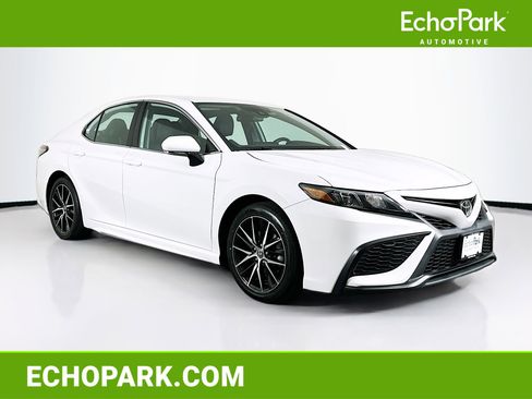 Used 2023 Toyota Camry SE image 1