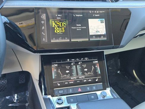 Certified 2024 Audi Q8 e-tron Premium image 27