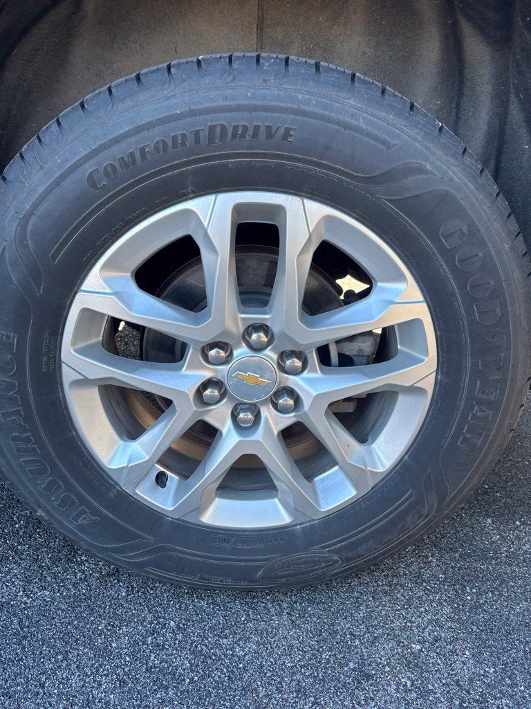 Used 2022 Chevrolet Traverse LS AWD/4WD image 10