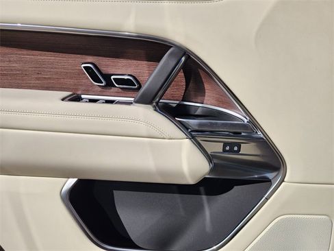 New 2026 Land Rover Range Rover SE image 16
